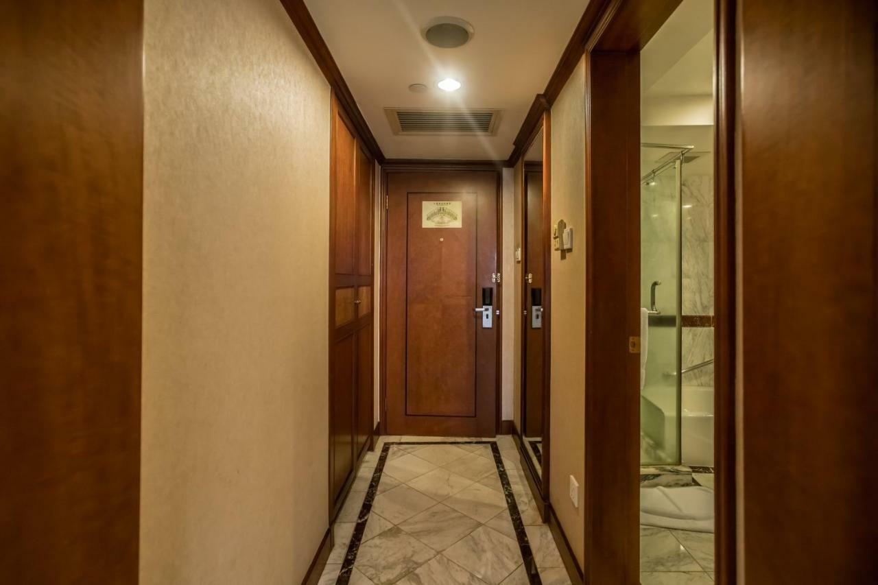 คราวน์ พลาซา จ้านเจียง กังอี้ Hotel ภายนอก รูปภาพ
