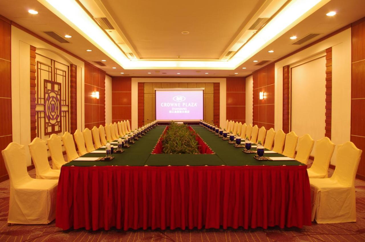 คราวน์ พลาซา จ้านเจียง กังอี้ Hotel ภายนอก รูปภาพ
