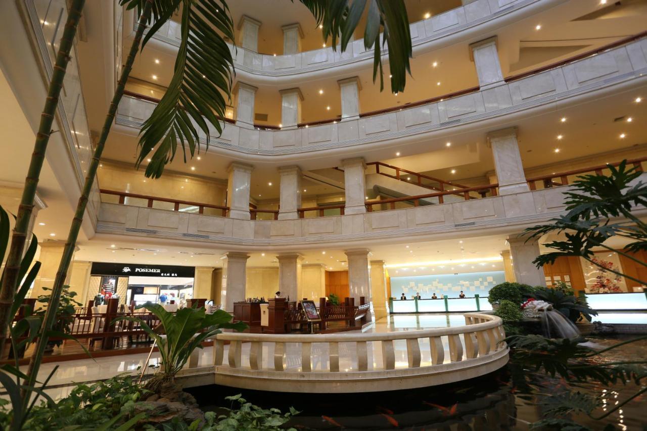 คราวน์ พลาซา จ้านเจียง กังอี้ Hotel ภายนอก รูปภาพ