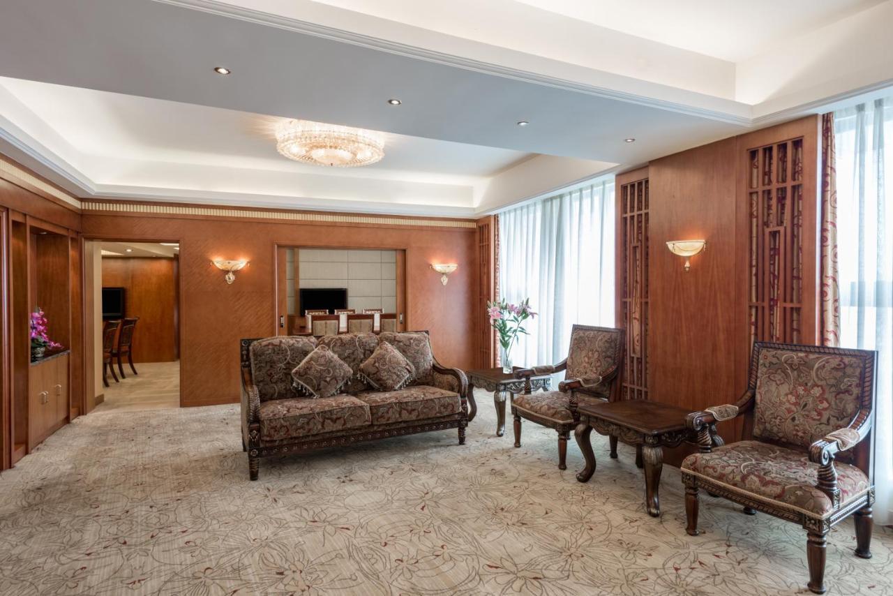 คราวน์ พลาซา จ้านเจียง กังอี้ Hotel ภายนอก รูปภาพ