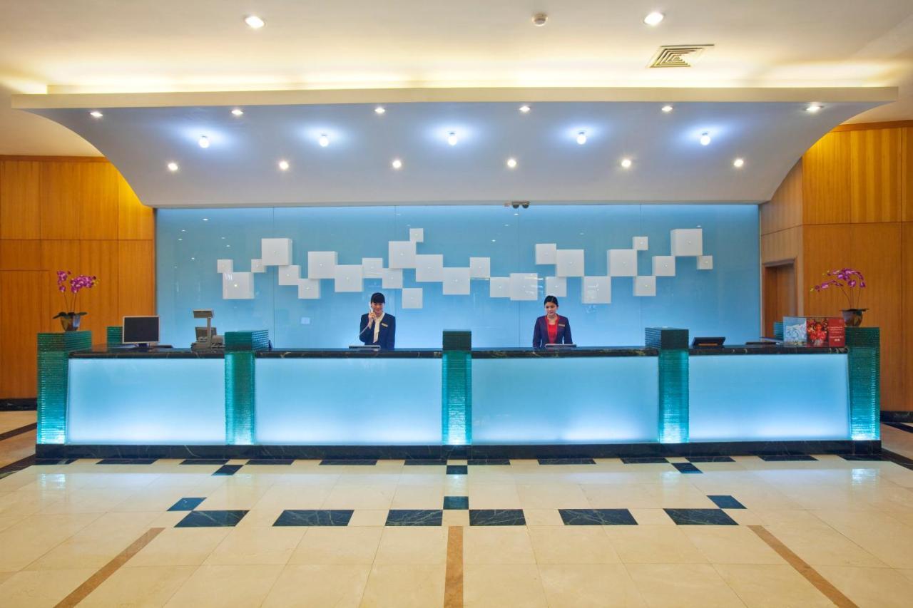 คราวน์ พลาซา จ้านเจียง กังอี้ Hotel ภายนอก รูปภาพ