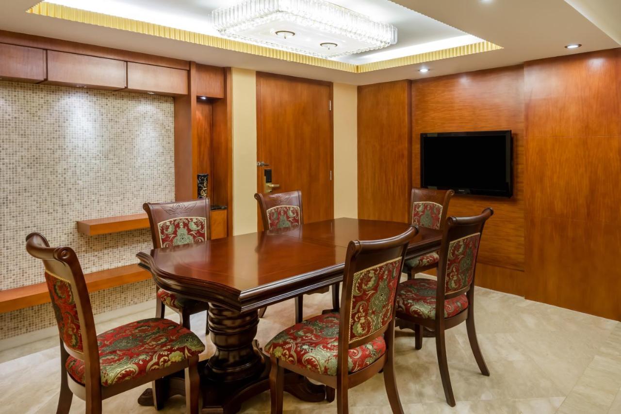 คราวน์ พลาซา จ้านเจียง กังอี้ Hotel ภายนอก รูปภาพ