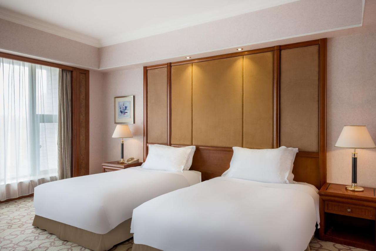 คราวน์ พลาซา จ้านเจียง กังอี้ Hotel ภายนอก รูปภาพ