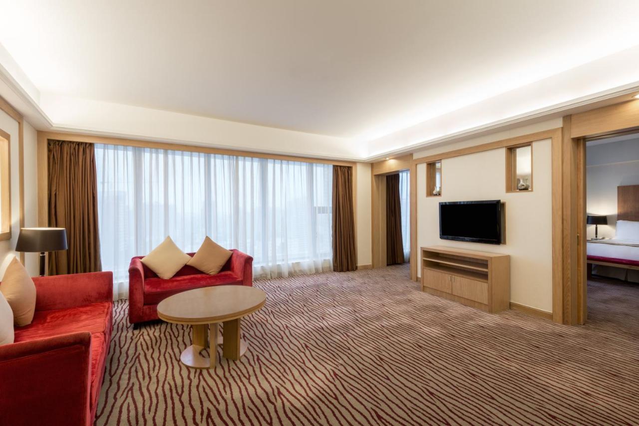 คราวน์ พลาซา จ้านเจียง กังอี้ Hotel ภายนอก รูปภาพ