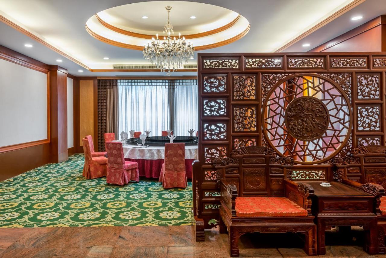 คราวน์ พลาซา จ้านเจียง กังอี้ Hotel ภายนอก รูปภาพ