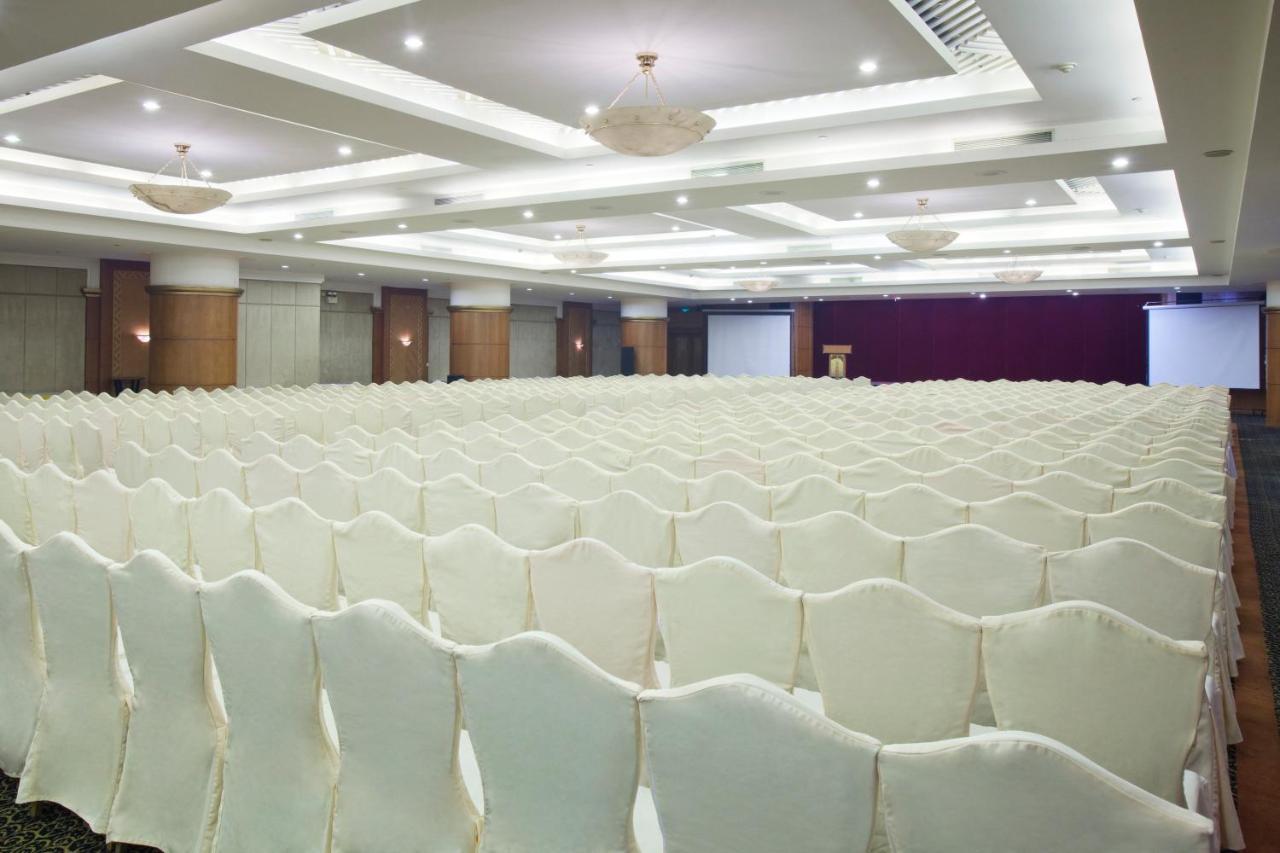 คราวน์ พลาซา จ้านเจียง กังอี้ Hotel ภายนอก รูปภาพ