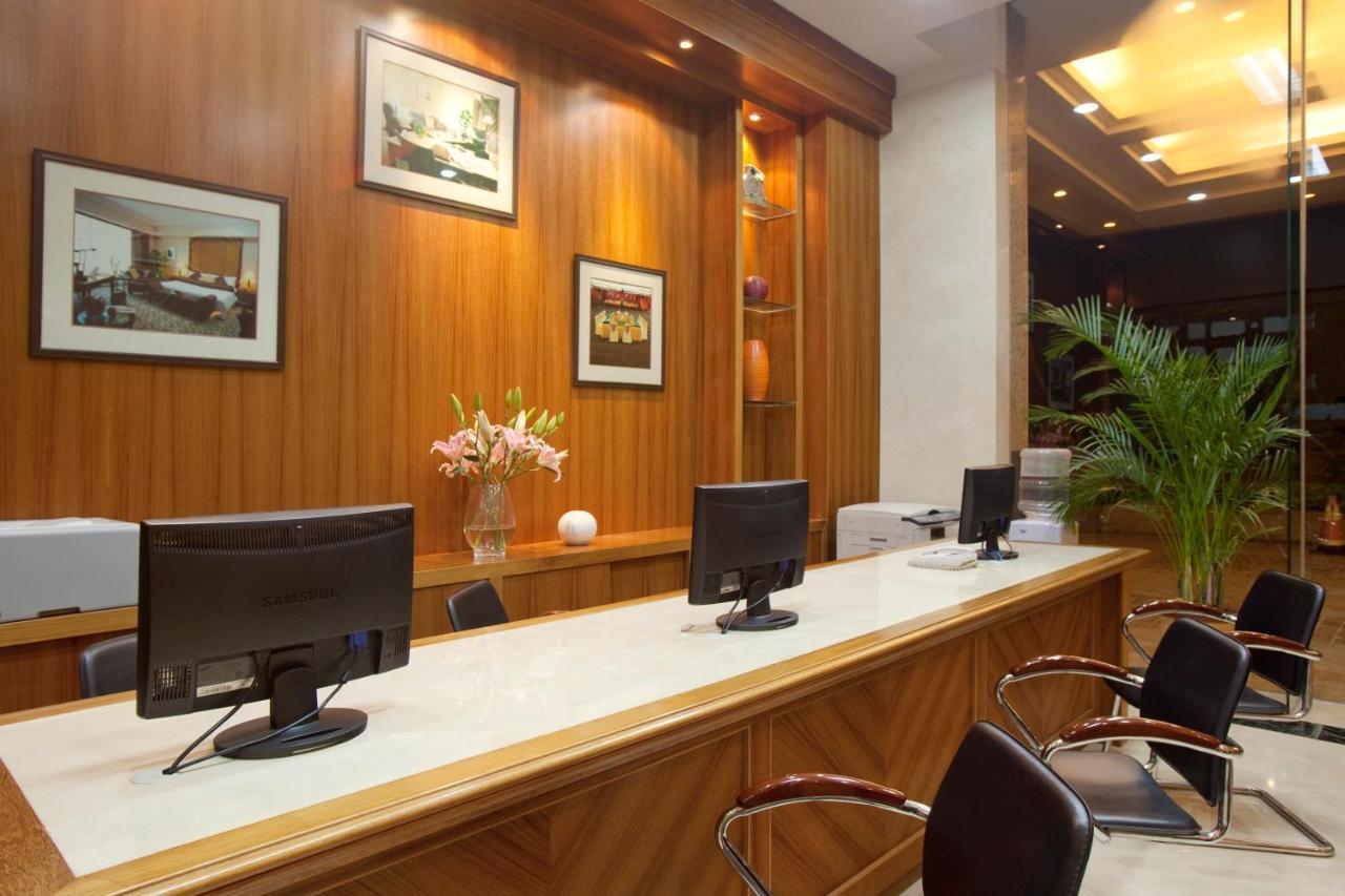 คราวน์ พลาซา จ้านเจียง กังอี้ Hotel ภายนอก รูปภาพ