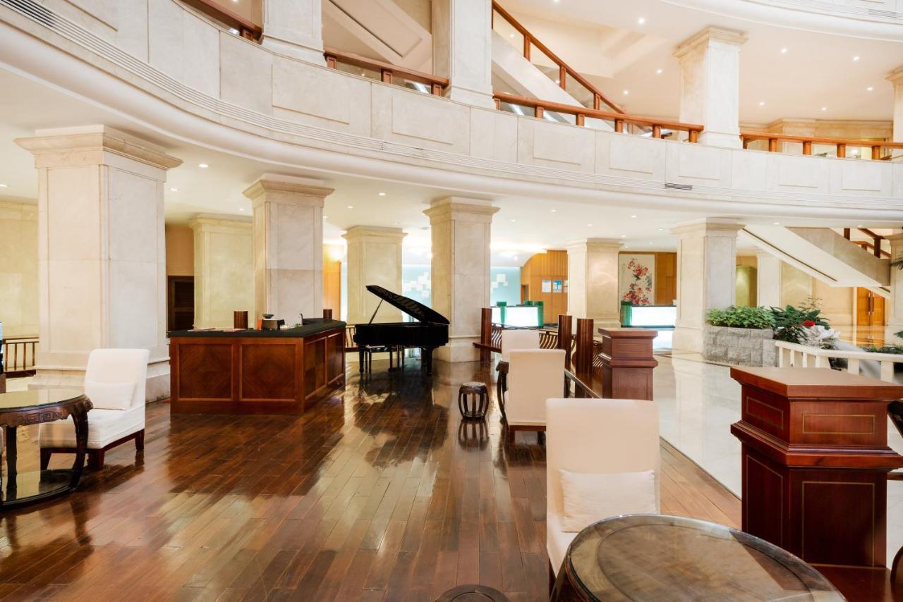คราวน์ พลาซา จ้านเจียง กังอี้ Hotel ภายนอก รูปภาพ
