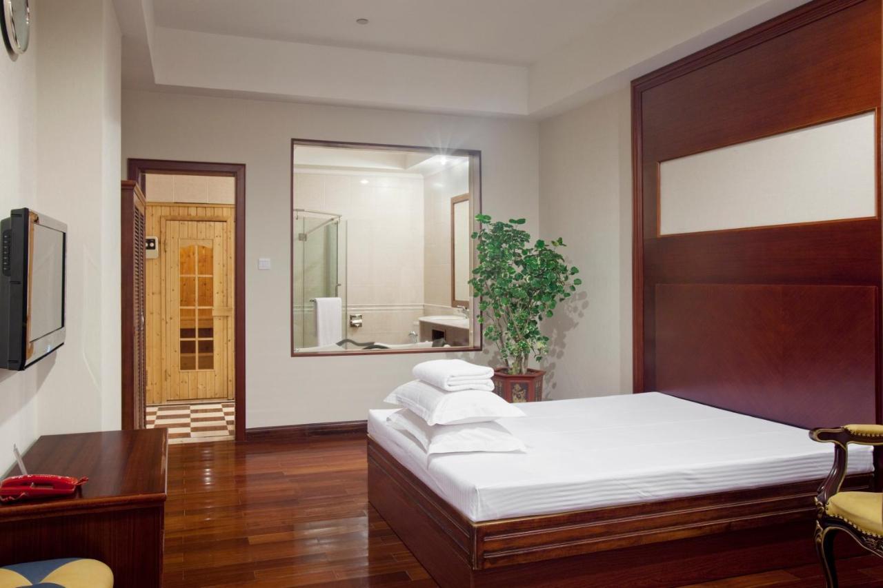 คราวน์ พลาซา จ้านเจียง กังอี้ Hotel ภายนอก รูปภาพ